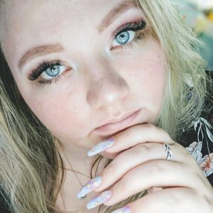 Meet your Posher, Brooke